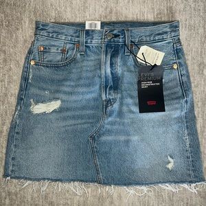 NWT - Levi’s High Rise Deconstructed Jean Skirt
